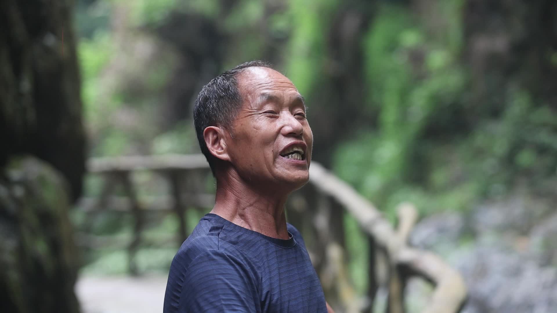 唱山歌的老人