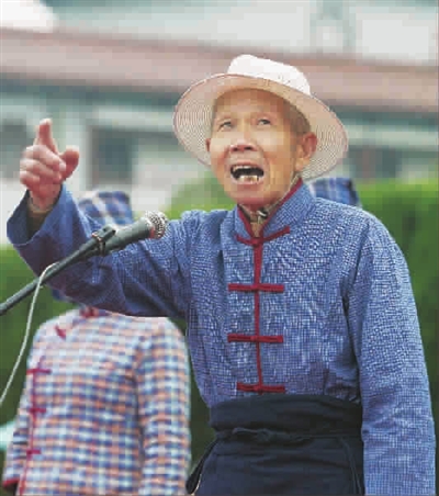 唱田山歌的老人